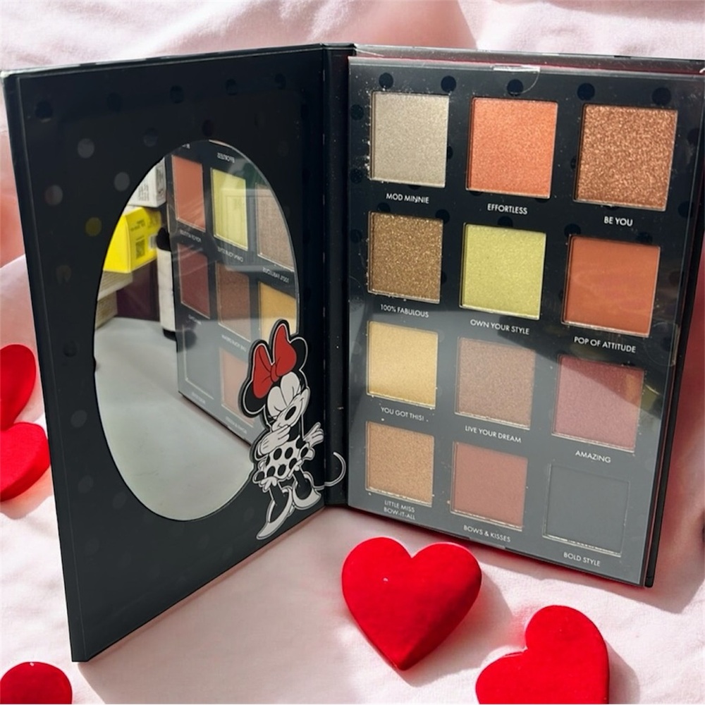 👅 Taste Beauty Disney Minnie Mouse 12 Shade Eyeshadow Palette